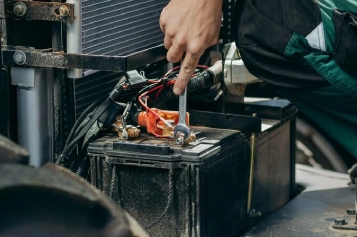 Car battery reconditioning and maintenance
