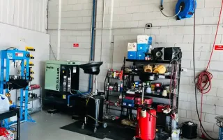 Workshop wheel alignment machine and service tools Workshop wheel alignment machine and service tools